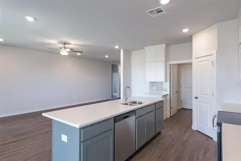 Kitchen - 1721 Elm Cir, Tuttle, OK 73089 photo 5 of 8