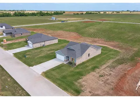 View/Area - 1721 Elm Cir, Tuttle, OK 73089 photo 4 of 7