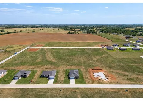 View/Area - 1721 Elm Cir, Tuttle, OK 73089 photo 6 of 7
