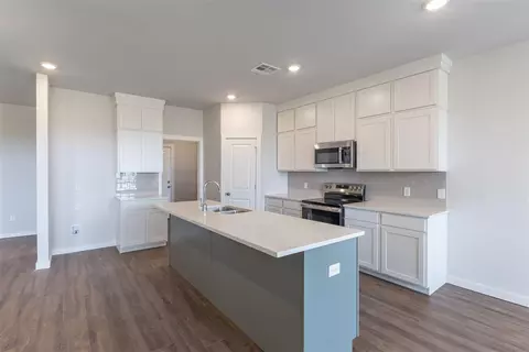 Kitchen - 1721 Elm Cir, Tuttle, OK 73089 photo 3 of 8