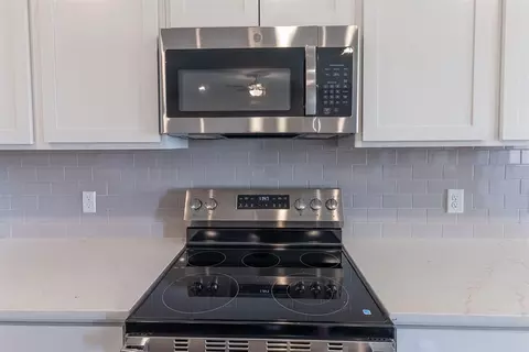 Kitchen - 1721 Elm Cir, Tuttle, OK 73089 photo 8 of 8
