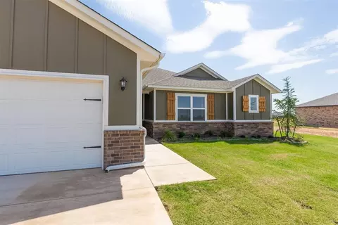 Exterior - 1725 Elm Cir, Tuttle, OK 73089 photo 8 of 11