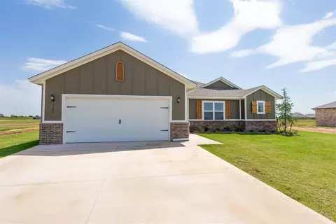 Exterior - 1725 Elm Cir, Tuttle, OK 73089 photo 6 of 11