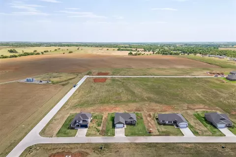 View/Area - 1725 Elm Cir, Tuttle, OK 73089 photo 6 of 7