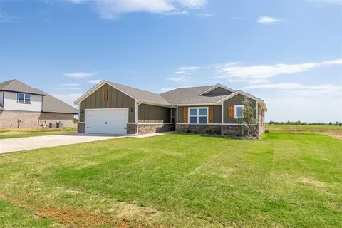 Exterior - 1725 Elm Cir, Tuttle, OK 73089 photo 10 of 11