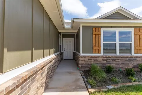Entry Way - 1725 Elm Cir, Tuttle, OK 73089 photo 2 of 2