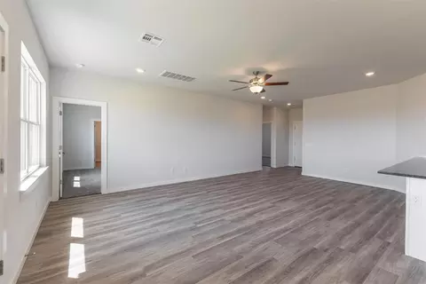 Living - 1725 Elm Cir, Tuttle, OK 73089 photo 3 of 3