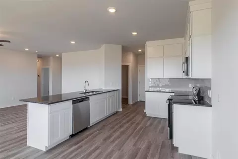 Kitchen - 1725 Elm Cir, Tuttle, OK 73089 photo 3 of 7