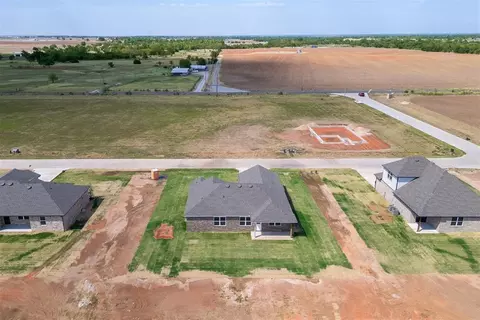 View/Area - 1725 Elm Cir, Tuttle, OK 73089 photo 3 of 7
