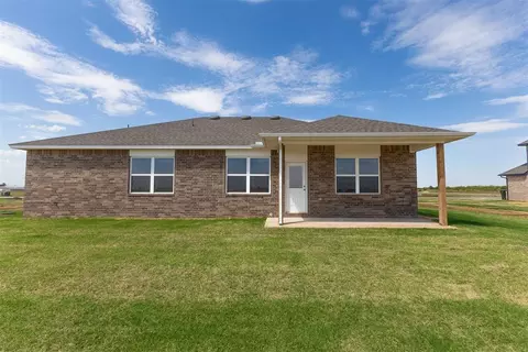 Exterior - 1725 Elm Cir, Tuttle, OK 73089 photo 4 of 11