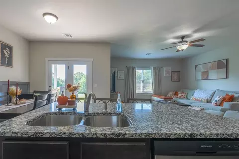 Kitchen - 29273 Spur Cir, Mcloud, OK 74851 photo 2 of 7