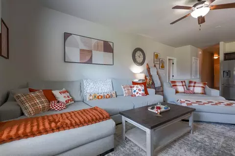 Living - 29273 Spur Cir, Mcloud, OK 74851 photo 2 of 3