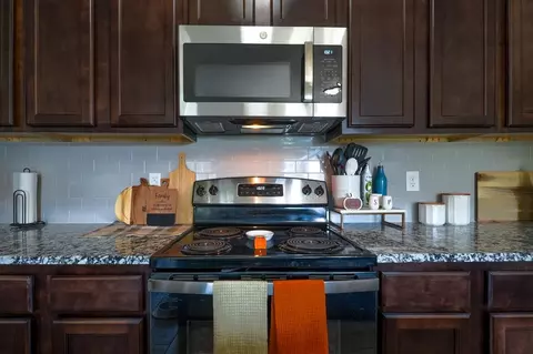 Kitchen - 29273 Spur Cir, Mcloud, OK 74851 photo 4 of 7