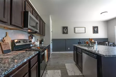 Kitchen - 29273 Spur Cir, Mcloud, OK 74851 photo 3 of 7