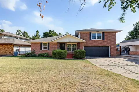 1728 NW 63rd St, Nichols Hills, OK 73116
