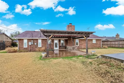 Exterior - 805 Villa Dr, Watonga, OK 73772 photo 5 of 8