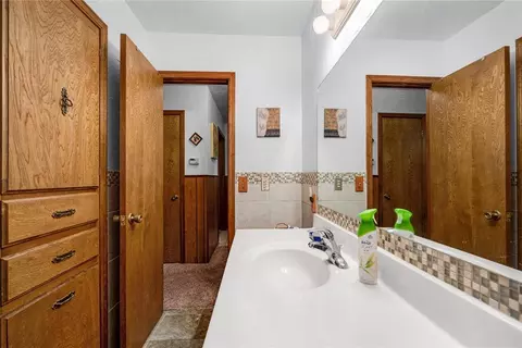 Bath - 805 Villa Dr, Watonga, OK 73772 photo 2 of 5