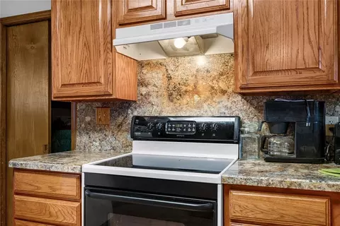 Kitchen - 805 Villa Dr, Watonga, OK 73772 photo 3 of 4