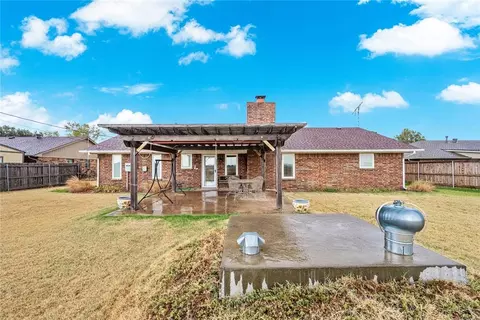 Exterior - 805 Villa Dr, Watonga, OK 73772 photo 3 of 8