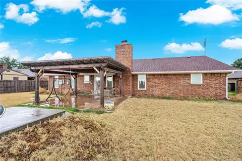 Exterior - 805 Villa Dr, Watonga, OK 73772 photo 4 of 8