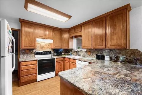 Kitchen - 805 Villa Dr, Watonga, OK 73772 photo 2 of 4