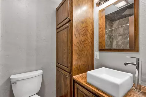 Bath - 611 S Leach Ave, Watonga, OK 73772 photo 1 of 3
