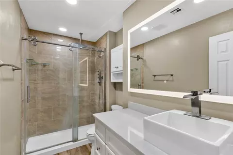 Bath - 611 S Leach Ave, Watonga, OK 73772 photo 3 of 3