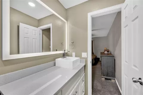 Bath - 611 S Leach Ave, Watonga, OK 73772 photo 2 of 3