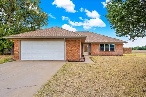 Exterior - 611 S Leach Ave, Watonga, OK 73772 photo 2 of 4