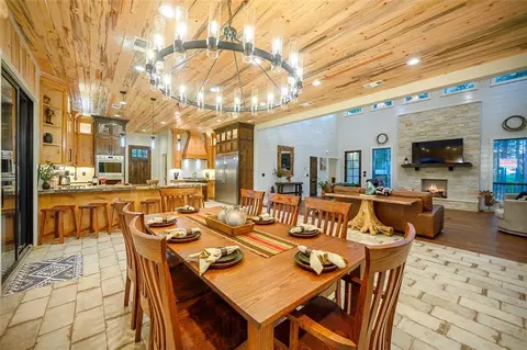 Dining - 375 Boulder Way, Broken Bow, OK 74728 photo 2 of 3