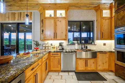Kitchen - 375 Boulder Way, Broken Bow, OK 74728 photo 4 of 7