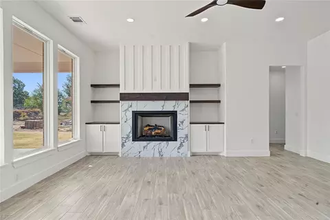 Living - 2000 Cattle Dr, Guthrie, OK 73044 photo 3 of 5