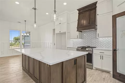 Kitchen - 2000 Cattle Dr, Guthrie, OK 73044 photo 2 of 6