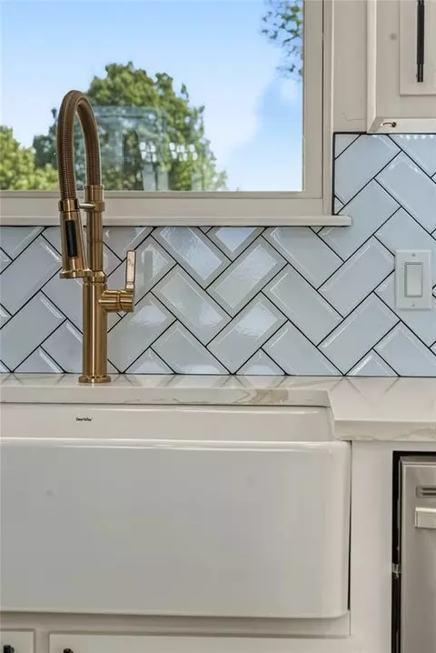 Kitchen - 2000 Cattle Dr, Guthrie, OK 73044 photo 6 of 6