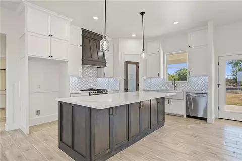 Kitchen - 2000 Cattle Dr, Guthrie, OK 73044 photo 4 of 6