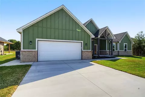 Exterior - 2000 Cattle Dr, Guthrie, OK 73044 photo 2 of 3