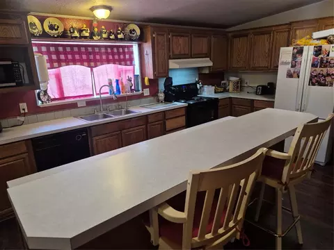 Kitchen - 417 S Cemetery Rd, Tuttle, OK 73089 photo 3 of 4