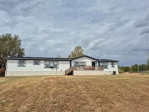 Exterior - 417 S Cemetery Rd, Tuttle, OK 73089 photo 2 of 6