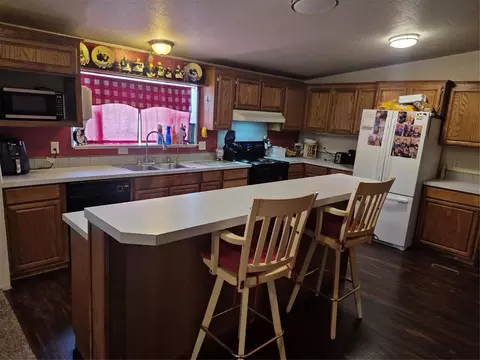 Kitchen - 417 S Cemetery Rd, Tuttle, OK 73089 photo 4 of 4