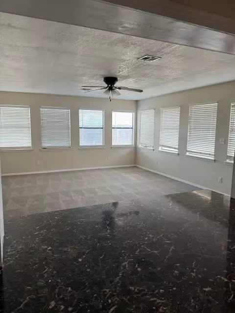 Living - 620 Taft St, Altus, OK 73521 photo 5 of 5