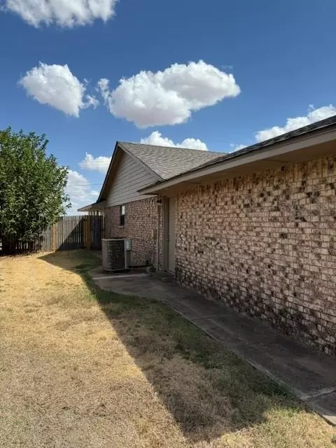 Exterior - 620 Taft St, Altus, OK 73521 photo 3 of 3