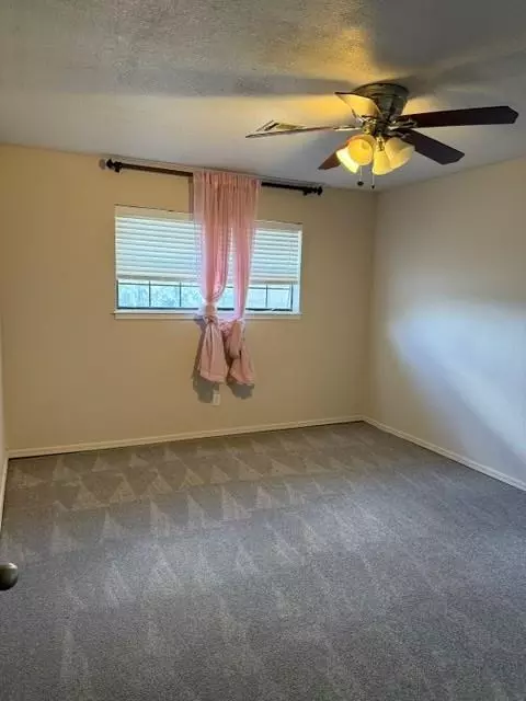 Bedroom - 620 Taft St, Altus, OK 73521 photo 2 of 2