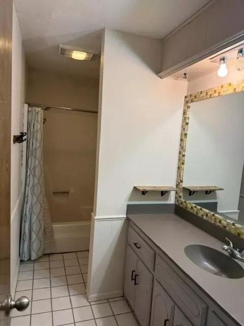 Bath - 620 Taft St, Altus, OK 73521 photo 1 of 1