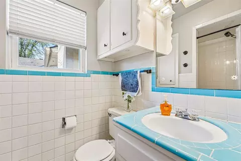 Bath - 208 E 30th St, Edmond, OK 73013 photo 3 of 3