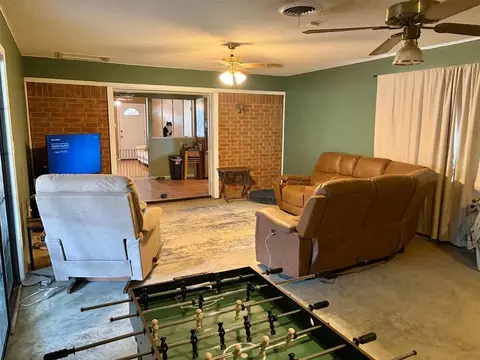 Living - 234 Circle Dr, Guymon, OK 73942 photo 4 of 5