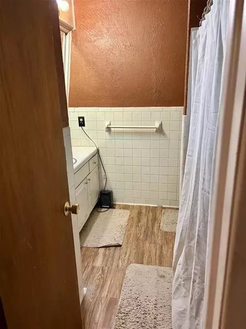 Bath - 234 Circle Dr, Guymon, OK 73942 photo 2 of 2