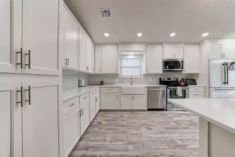 Kitchen - 4500 S Eastern Ave, Norman, OK 73069 photo 6 of 8