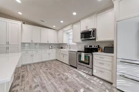 Kitchen - 4500 S Eastern Ave, Norman, OK 73069 photo 4 of 8