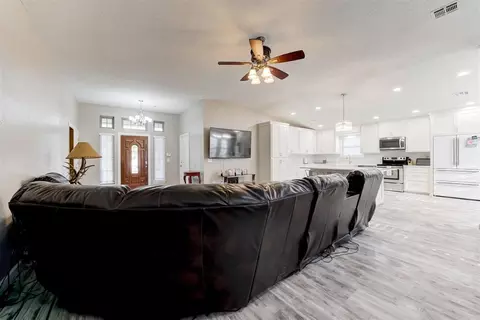 Entry Way - 4500 S Eastern Ave, Norman, OK 73069 photo 2 of 2