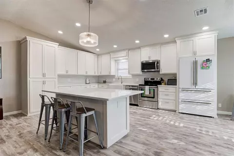 Kitchen - 4500 S Eastern Ave, Norman, OK 73069 photo 2 of 8